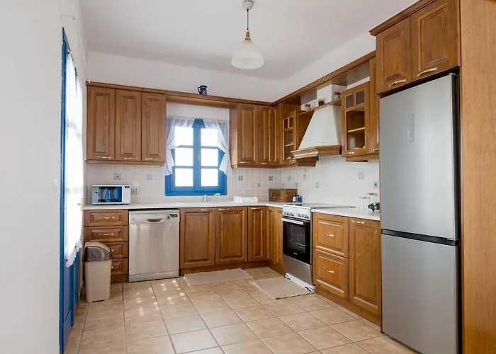 Traditional Cycladic Paros * Νάουσα